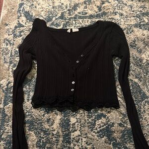 Sky and Sparrow Black Ribbed Long-Sleeve Lace-Hem Button Top